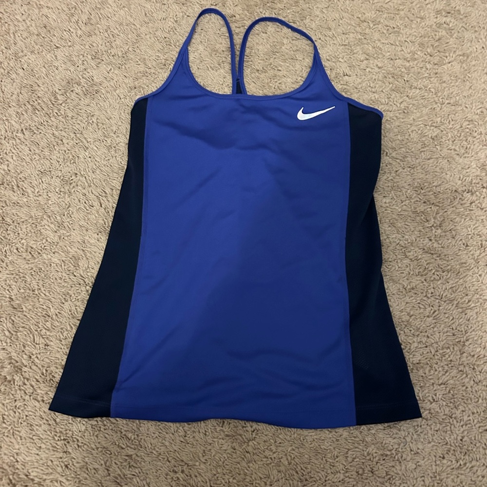 BRAND NEW
DRI FIT
NIKE